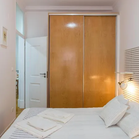 Alfama Comfy Premium * Lisbona